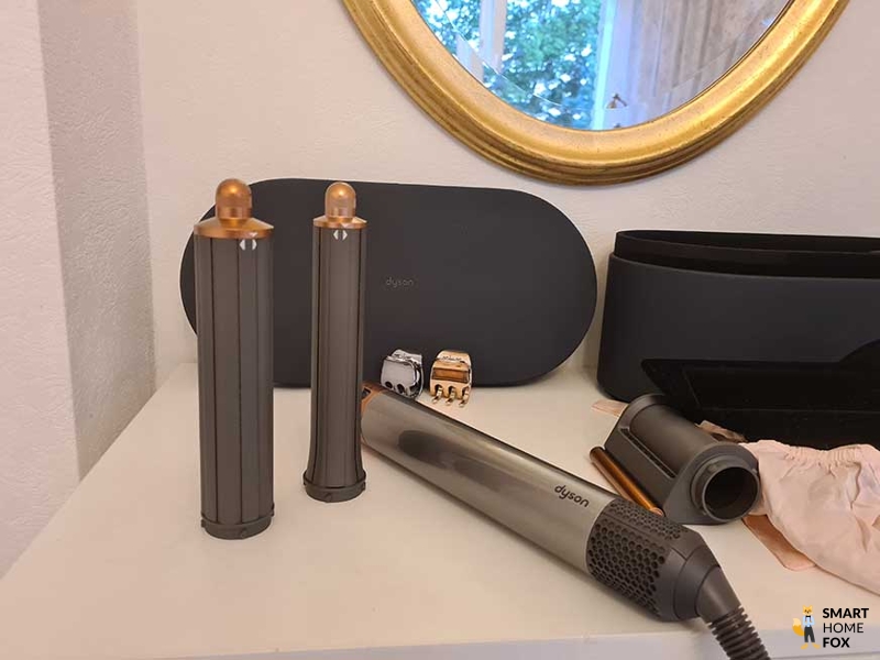 Стайлер Dyson Airwrap с аксессуарами.